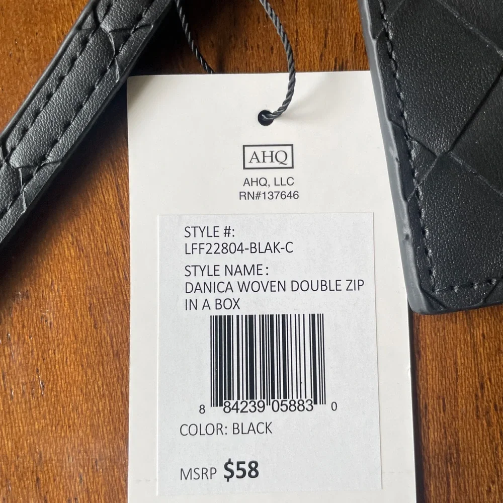 New In Box London Fog Black Quilted Wristlet - Picture 3 of 14